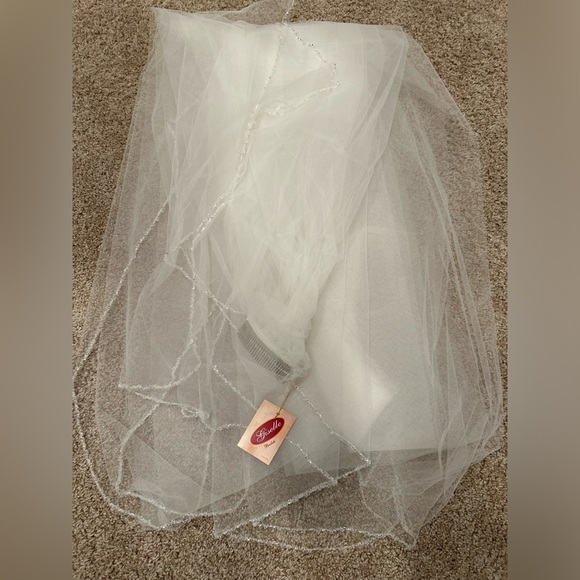 NEVER WORN 2019 Pronovias Malma Wedding Dress with Cathedral Veil Included - Picture 8 of 11